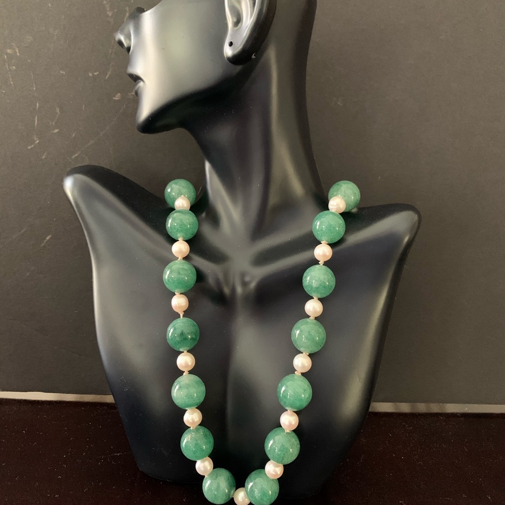 Aventurine and pink pearl necklace